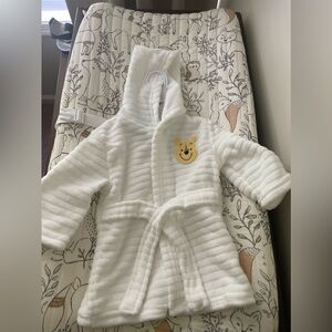 NWT Winnie the Pooh bathrobe size 0-12months